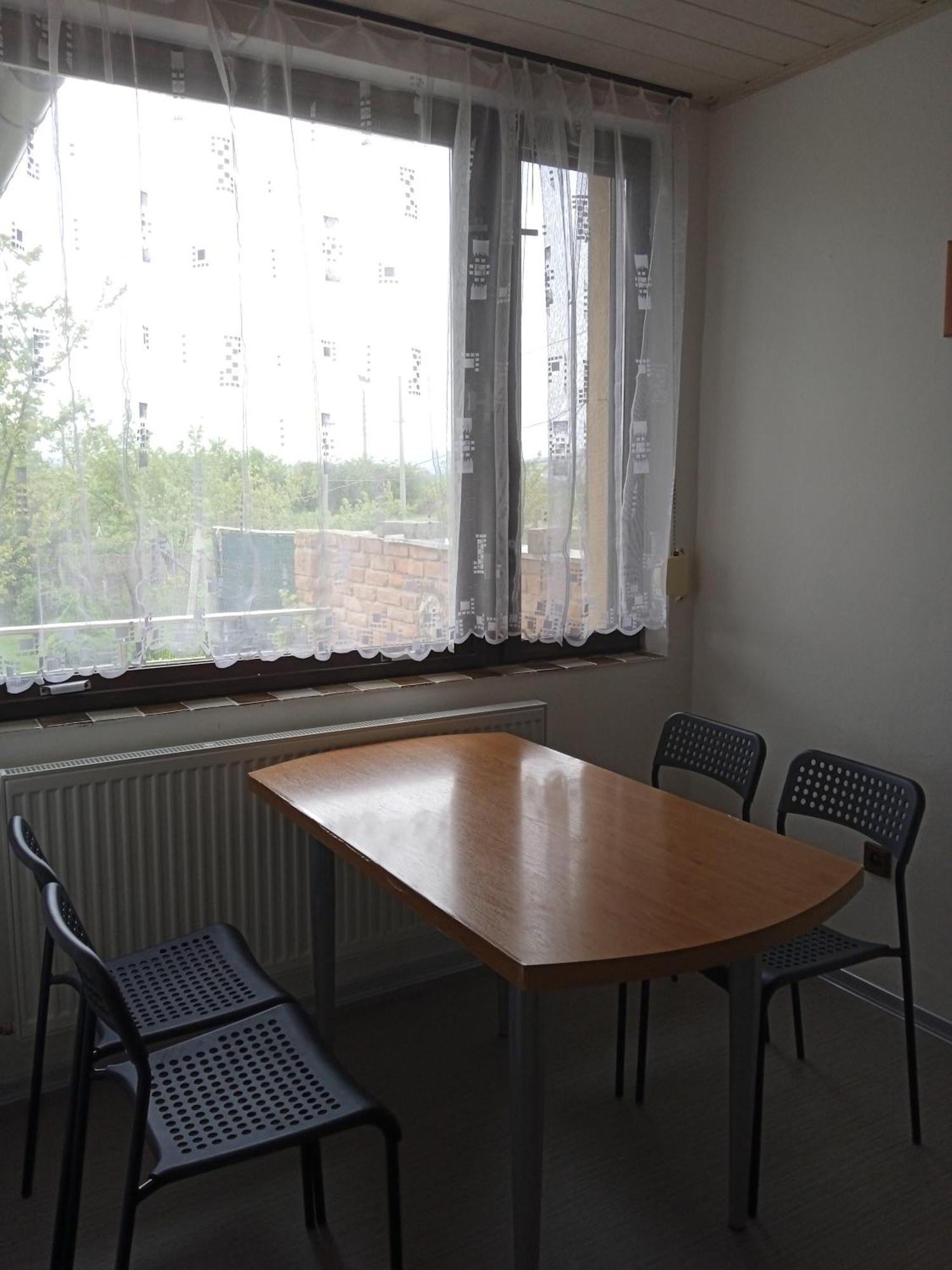 Chalupa V Merunkovem Sadu Sakvice Bilik gambar